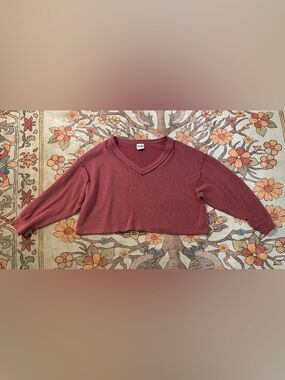 ARULA Ribbed V-Neck Crop Top — Rosewood